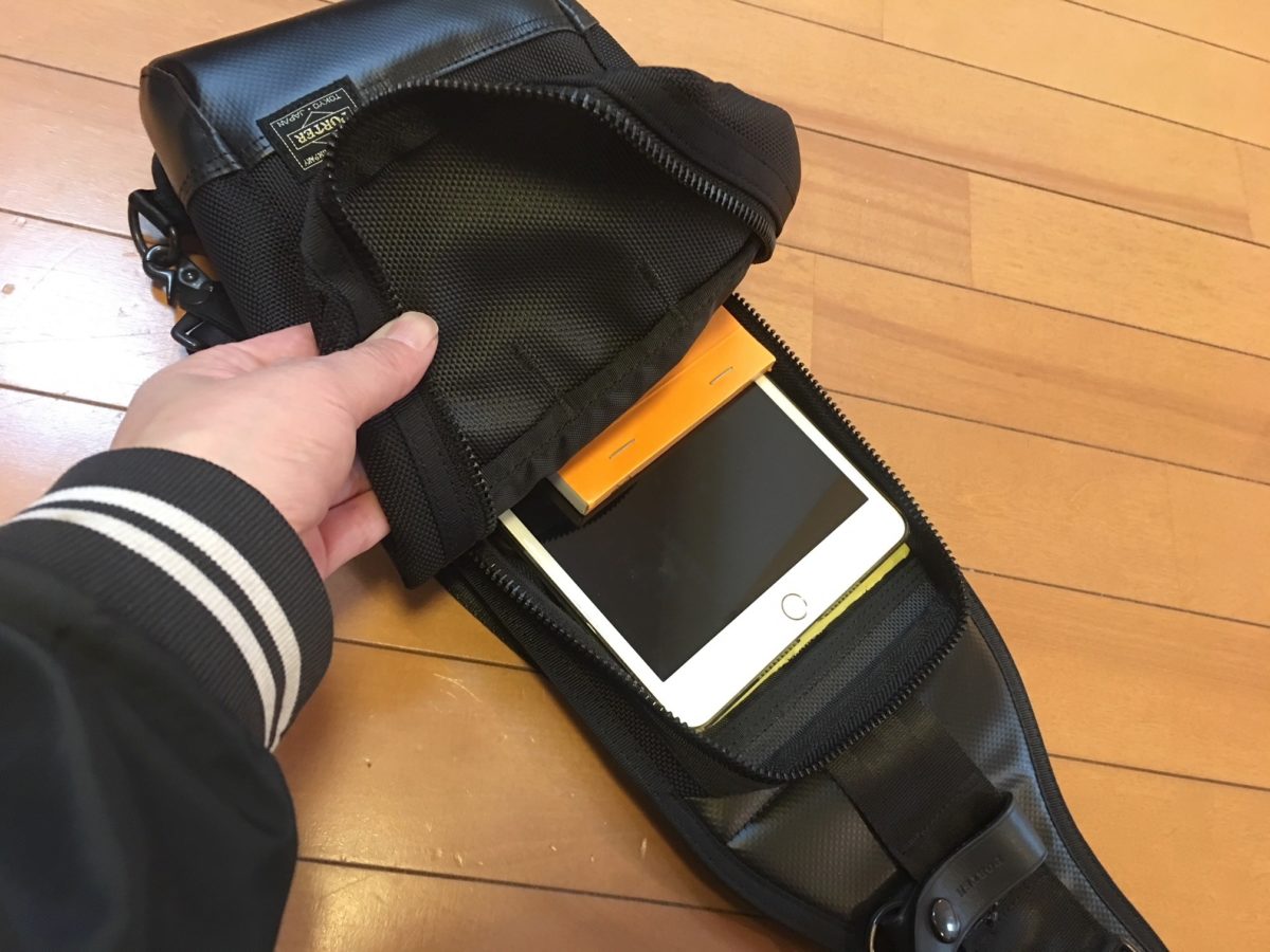 マグライトが付属! コンパクトで男気溢れるPORTER / HEATの「SLING