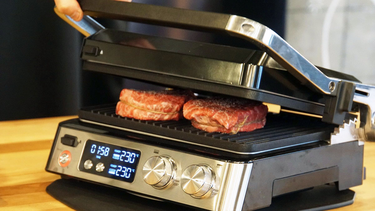 ぶ厚い肉もわずか4分！「うまいステーキの3要素」を満たすブラウン