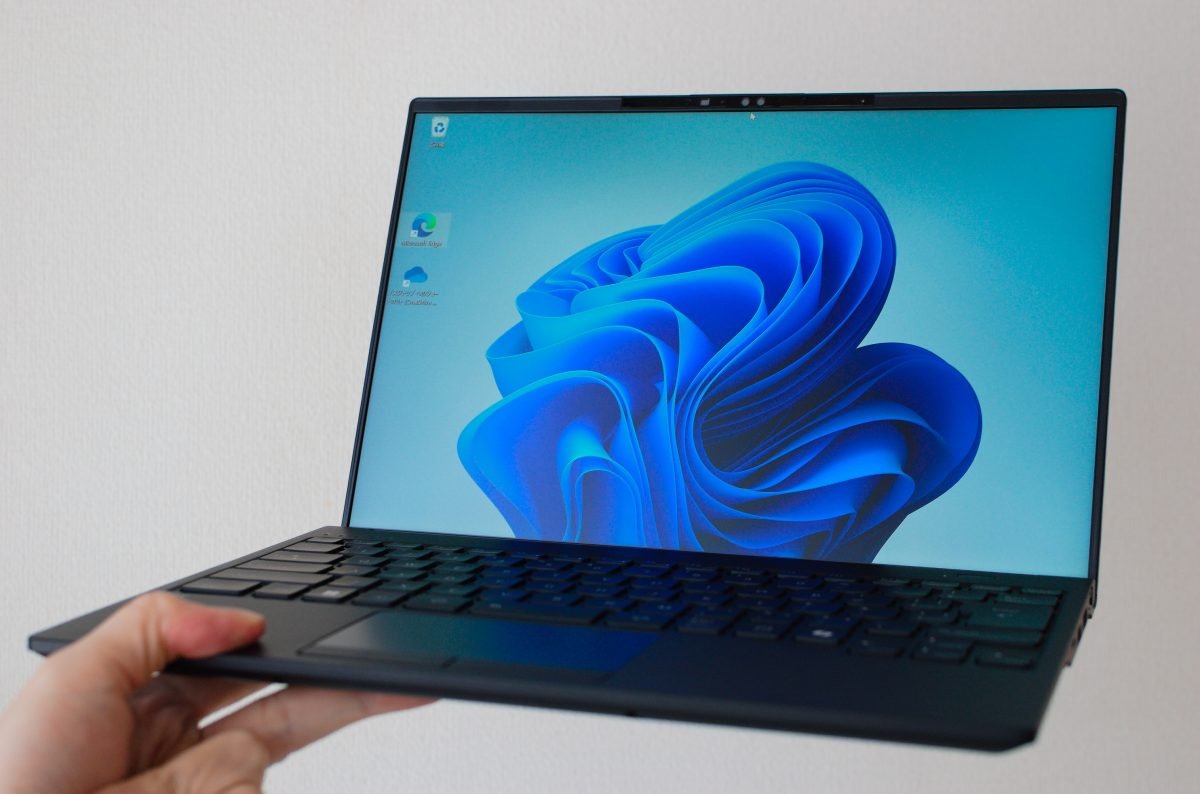 2025年ビジネスPCのファーストチョイスかも。 AIフル活用の超軽量