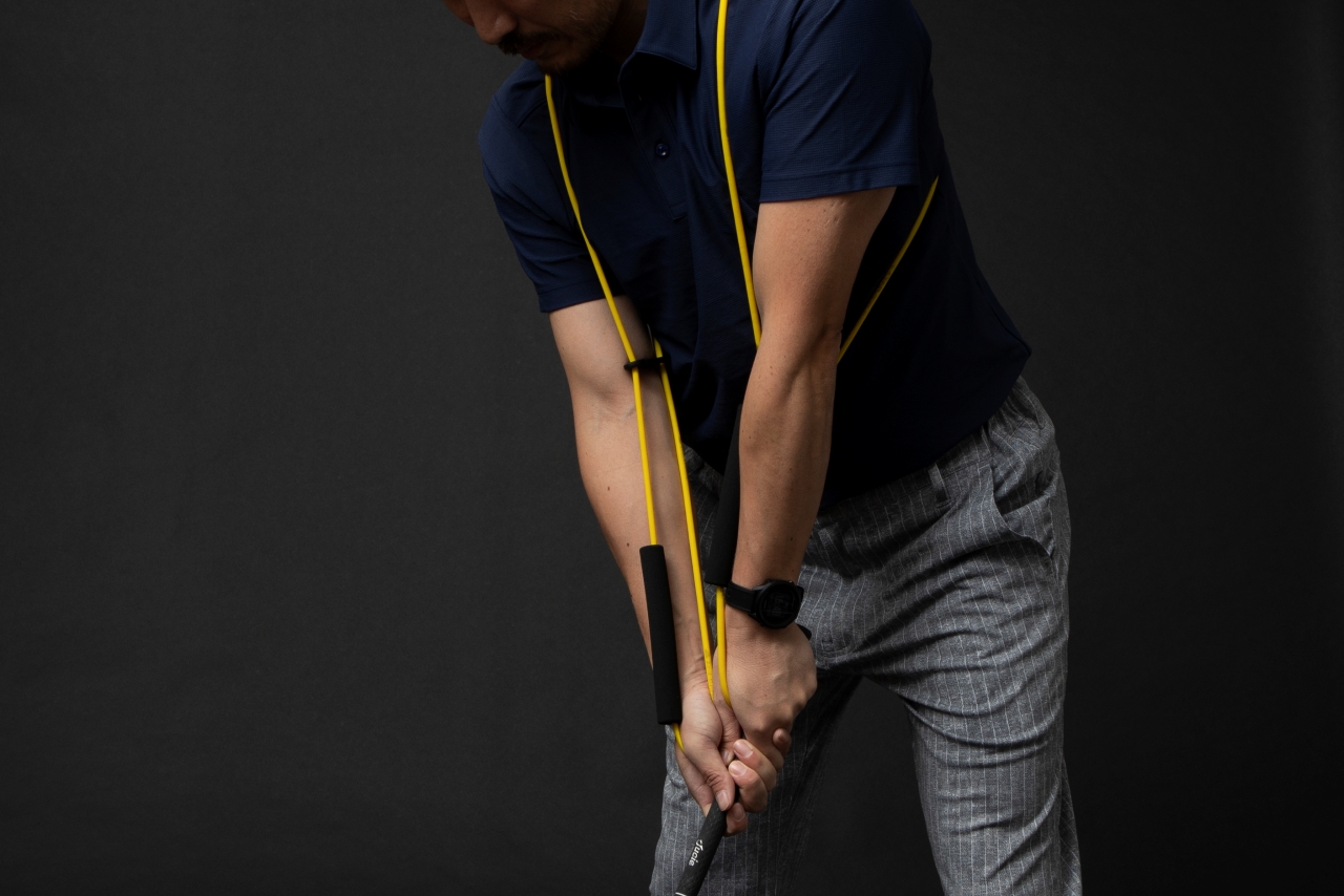 2023年最新版】ゴルフ練習器具で上達！おすすめ23選【スイング矯正