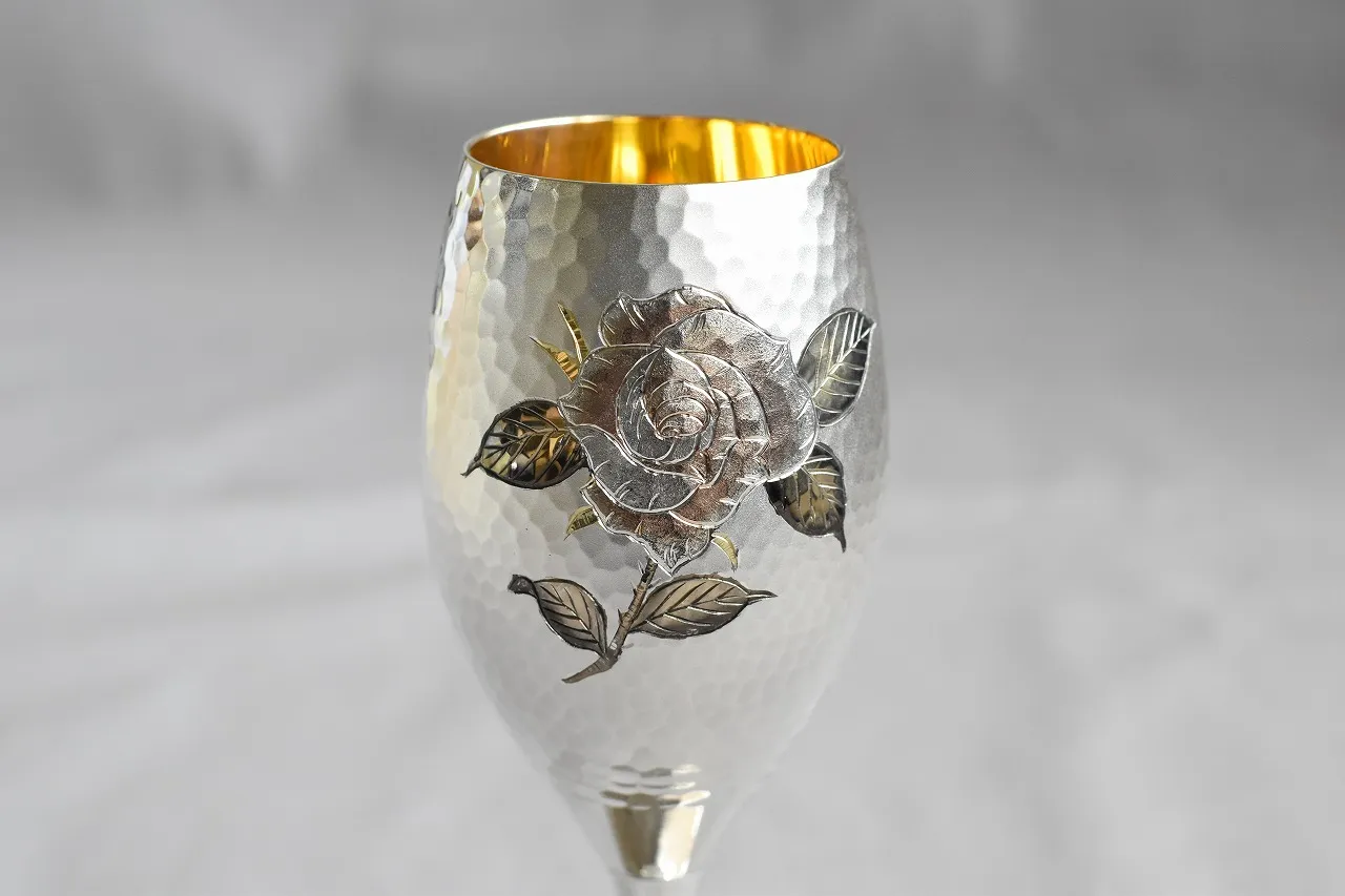 奥山峰石作・ワイングラス『バラ』 ｜ 内藤銀器製作所