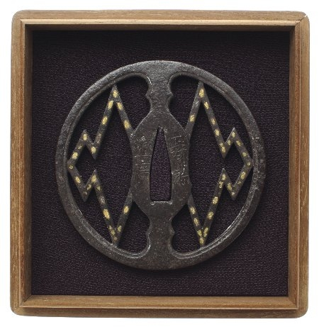 刀装具販売品 鍔 銘 正阿弥重廣 左右海鼠透に二階菱図鐔