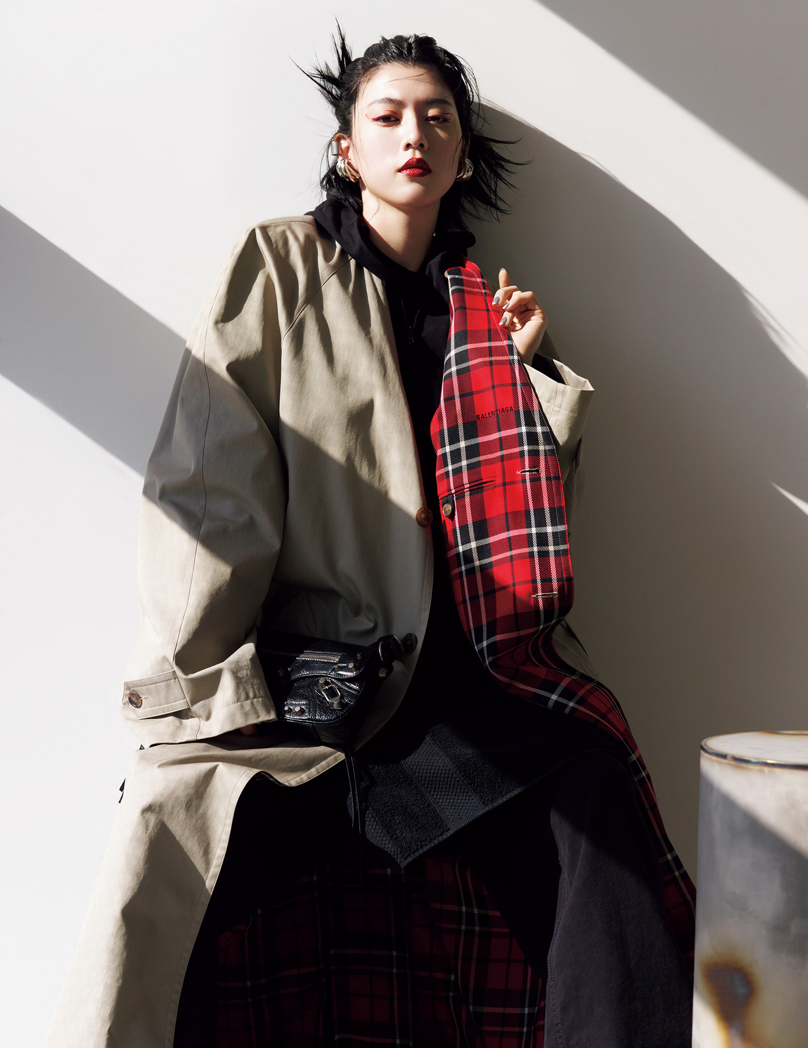 バレンシアガ×三吉彩花【スタイリスト長澤実香のモードの解釈】 | GINGER