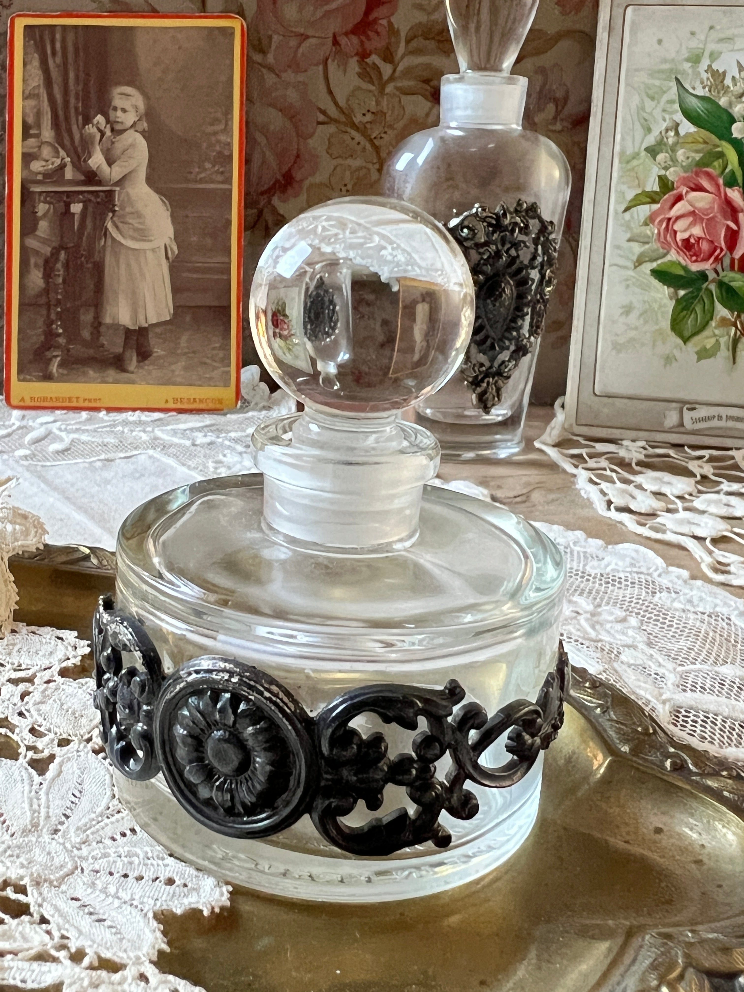 ☆フランス製香水瓶セット – France Antique 銀色アンティーク