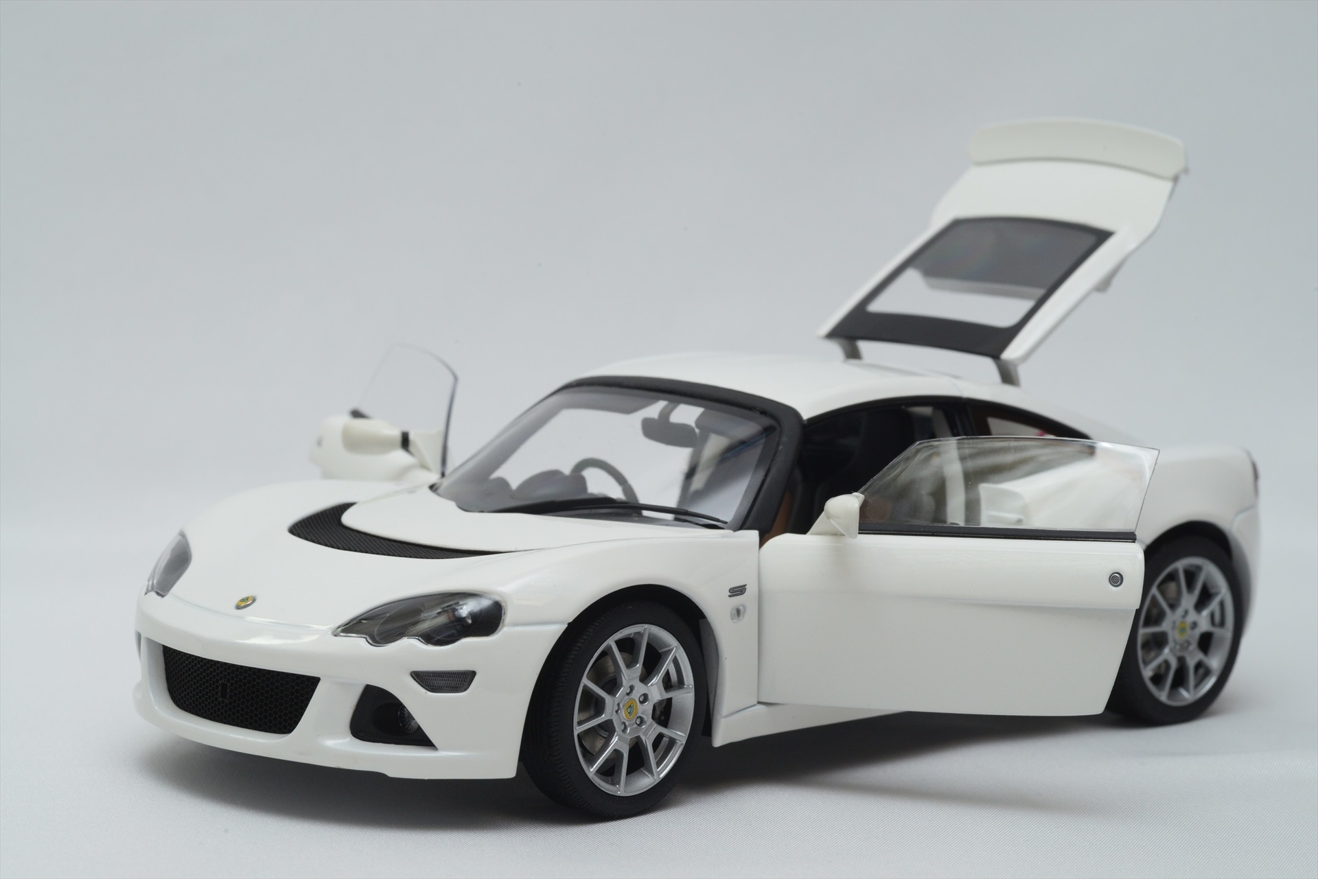 AUTOart 1/18 ロータスヨーロッパS: 銀の備忘録