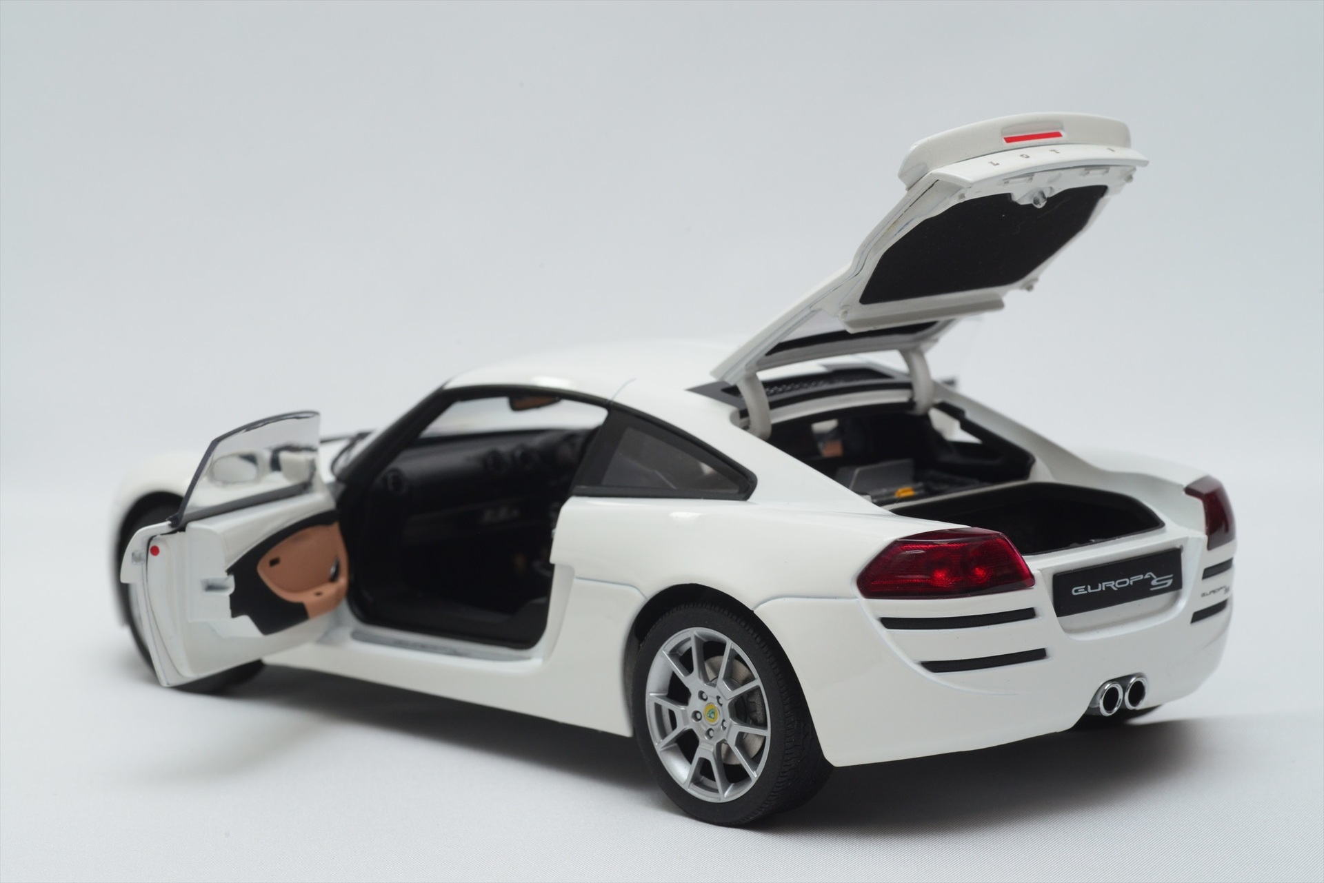 AUTOart 1/18 ロータスヨーロッパS: 銀の備忘録