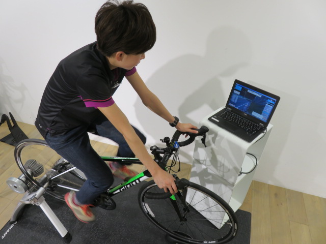 ジャイアントのローラー台「CYCLOTRON FLUID ST」をZwift（ズイフト
