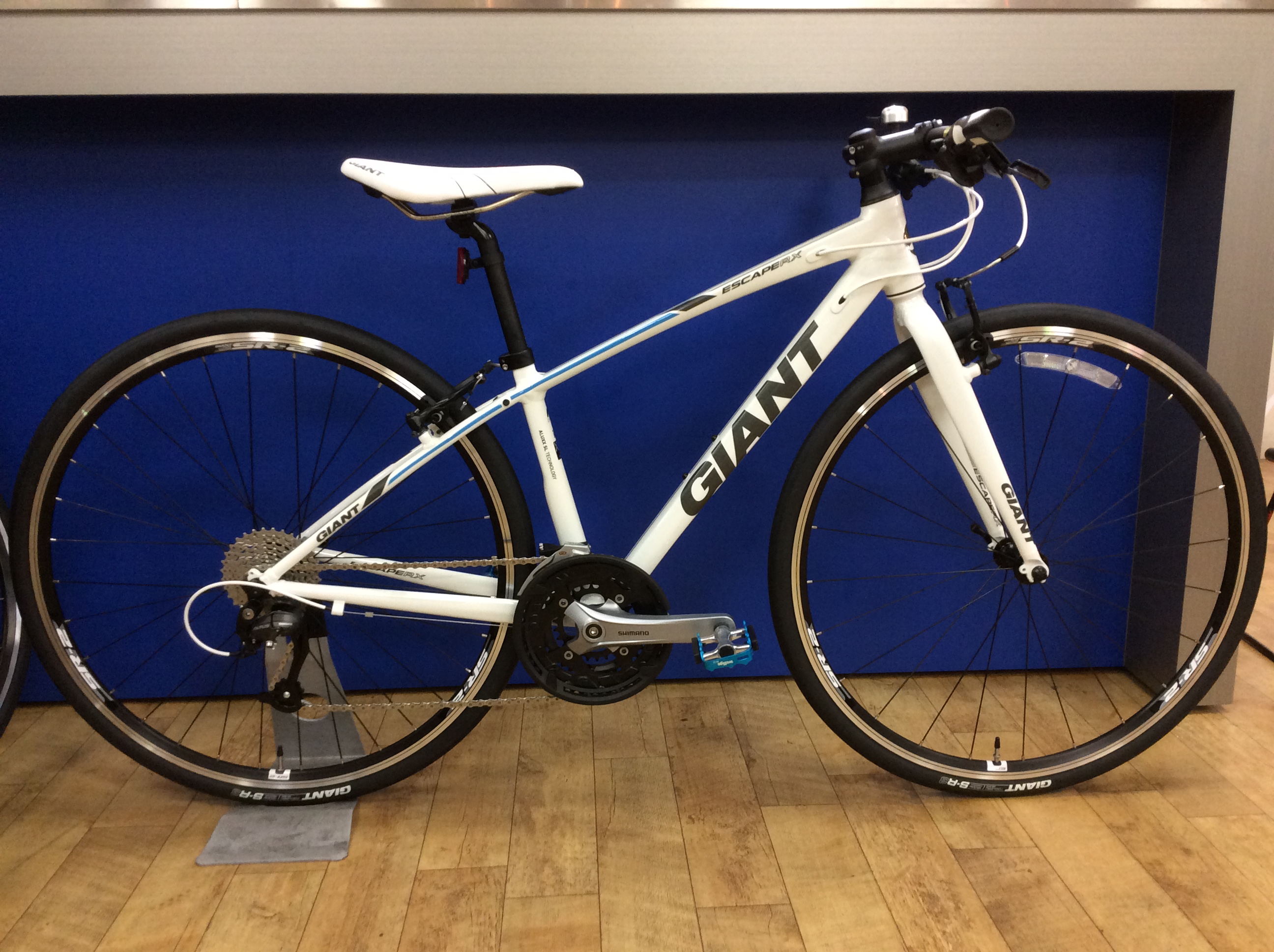 2016年モデル」ESCAPE RX3 ホワイト XXSサイズまだ在庫ございます