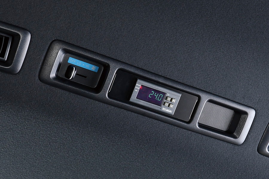 ハイエース200系 専門店 ユーアイビークルのハイエース リアクーラー