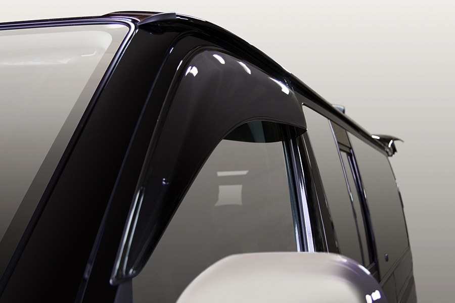 ハイエース200系 専門店 ユーアイビークルのハイエース ワイドバイザー