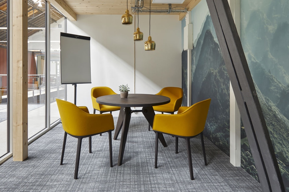 Softshell Chair four-leg base（ソフトシェル チェア 4レッグ