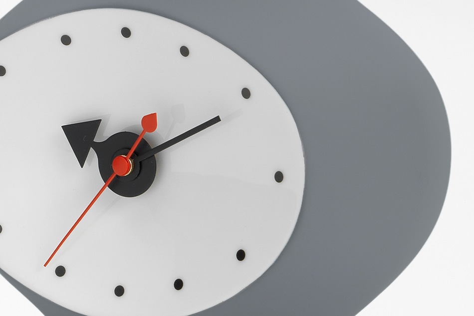 ジョージネルソンデザインの「Ceramic Clock Model 1（Light Grey/Blue）」