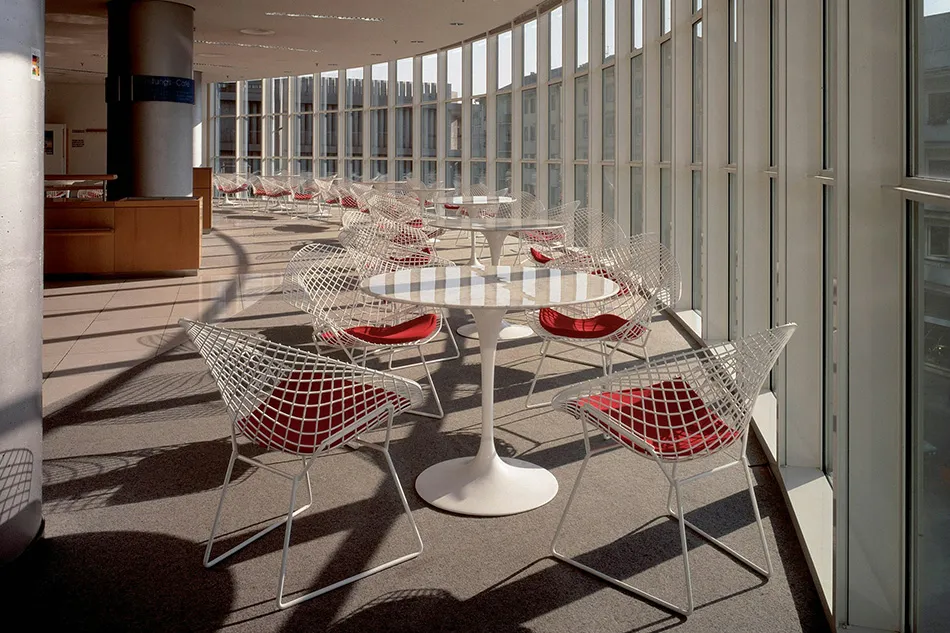 Bertoia Diamond Armchair（ベルトイア ダイヤモンド アームチェア