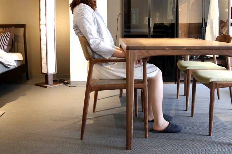 ノース ダイニングテーブル 無垢材 幅130-200cm 高さ72cm