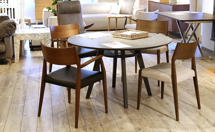 展示特価】 日進木工 ダイニングチェア 2脚セット アームチェア/肘付き