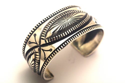 ナバホバングル ハリソン・ジム作 《パンプアウト/幅広サイズ/ヘビー