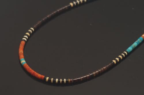 サントドミンゴ・ネックレス ジェラルド＆マリー・カラバザ作 《POWWOW