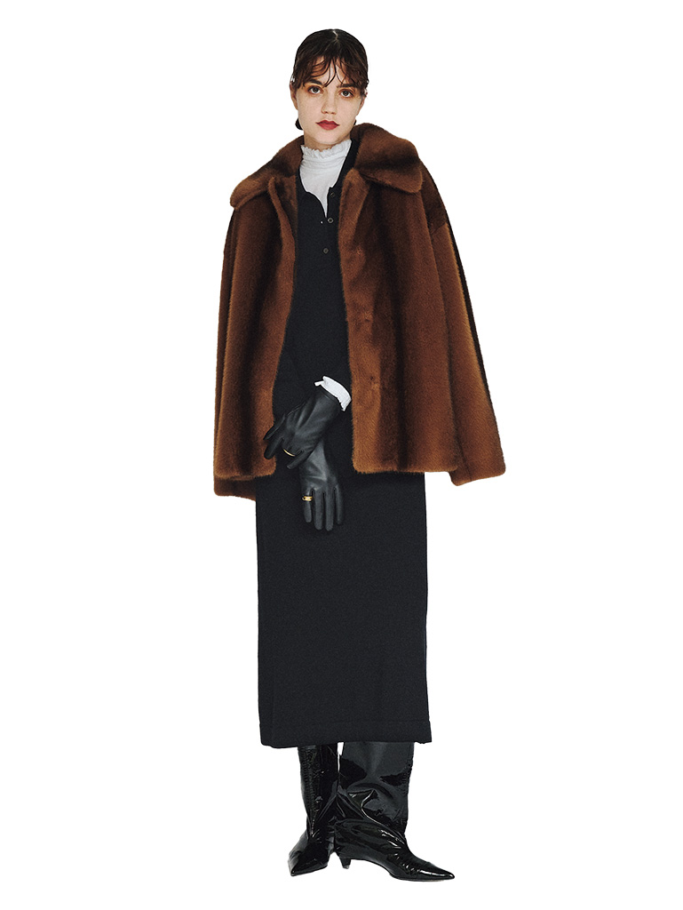 明日なに着る？】茶系の中でも「暗めのブラウン」上品に着られる