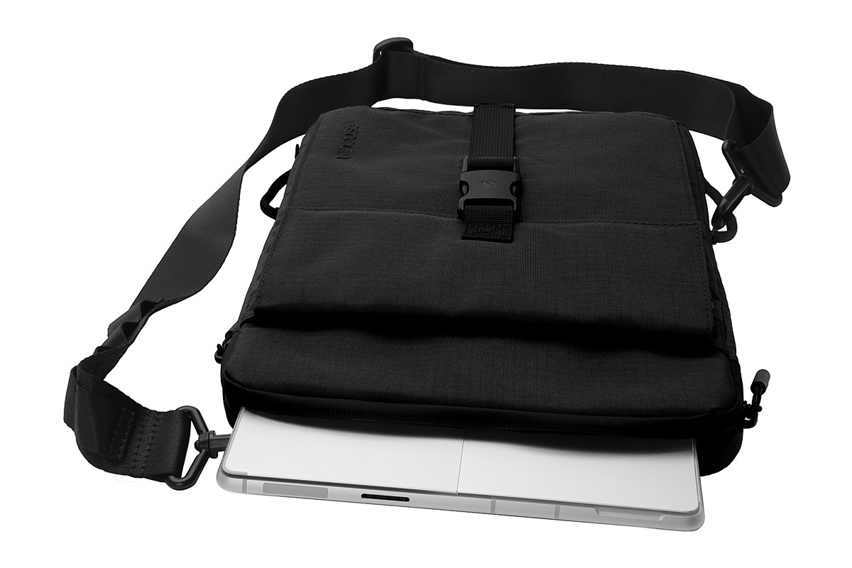 これぞミニマル。Incaseから「ノートPCバッグ」が登場！まるでPCケース
