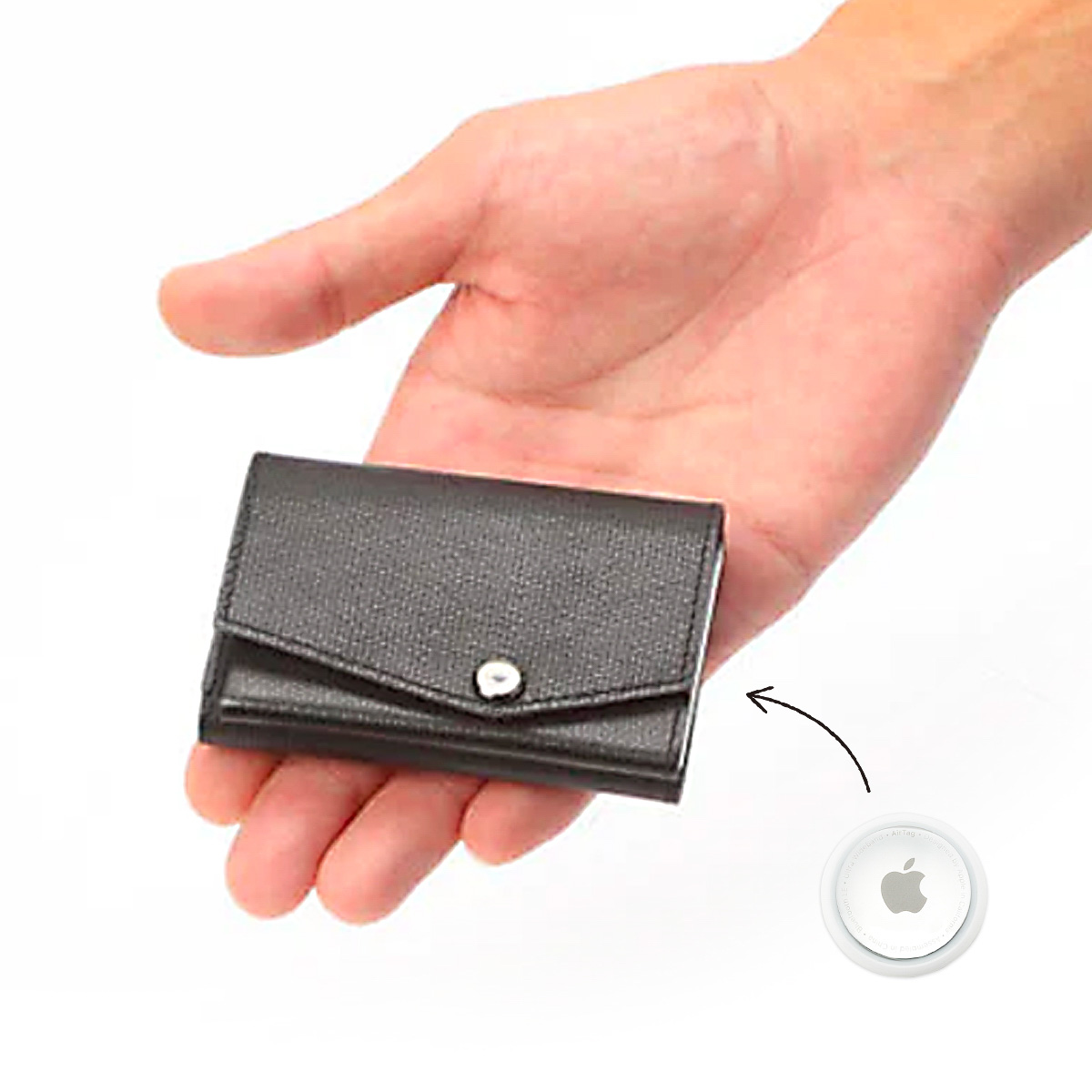 モノをなくしがちな人でも安心して使える！AirTag用ポケット付きのミニ