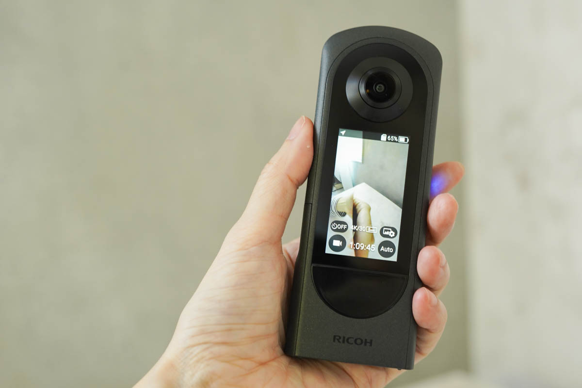 RICOH（リコー） THETA Xレビュー 大型モニターがついて、スマホのよう