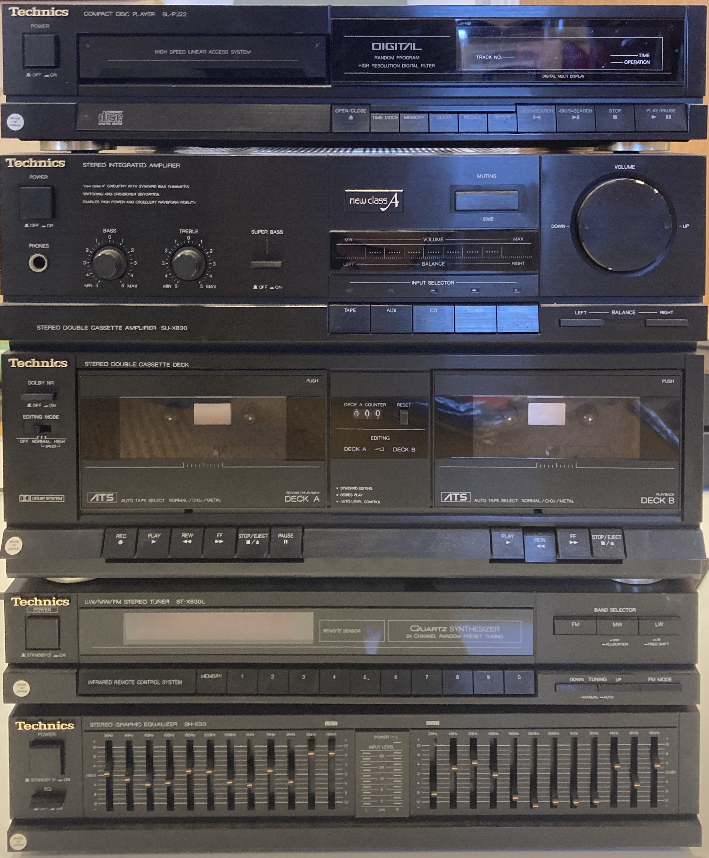 Lot 17 - TECHNICS HI-FI SET.