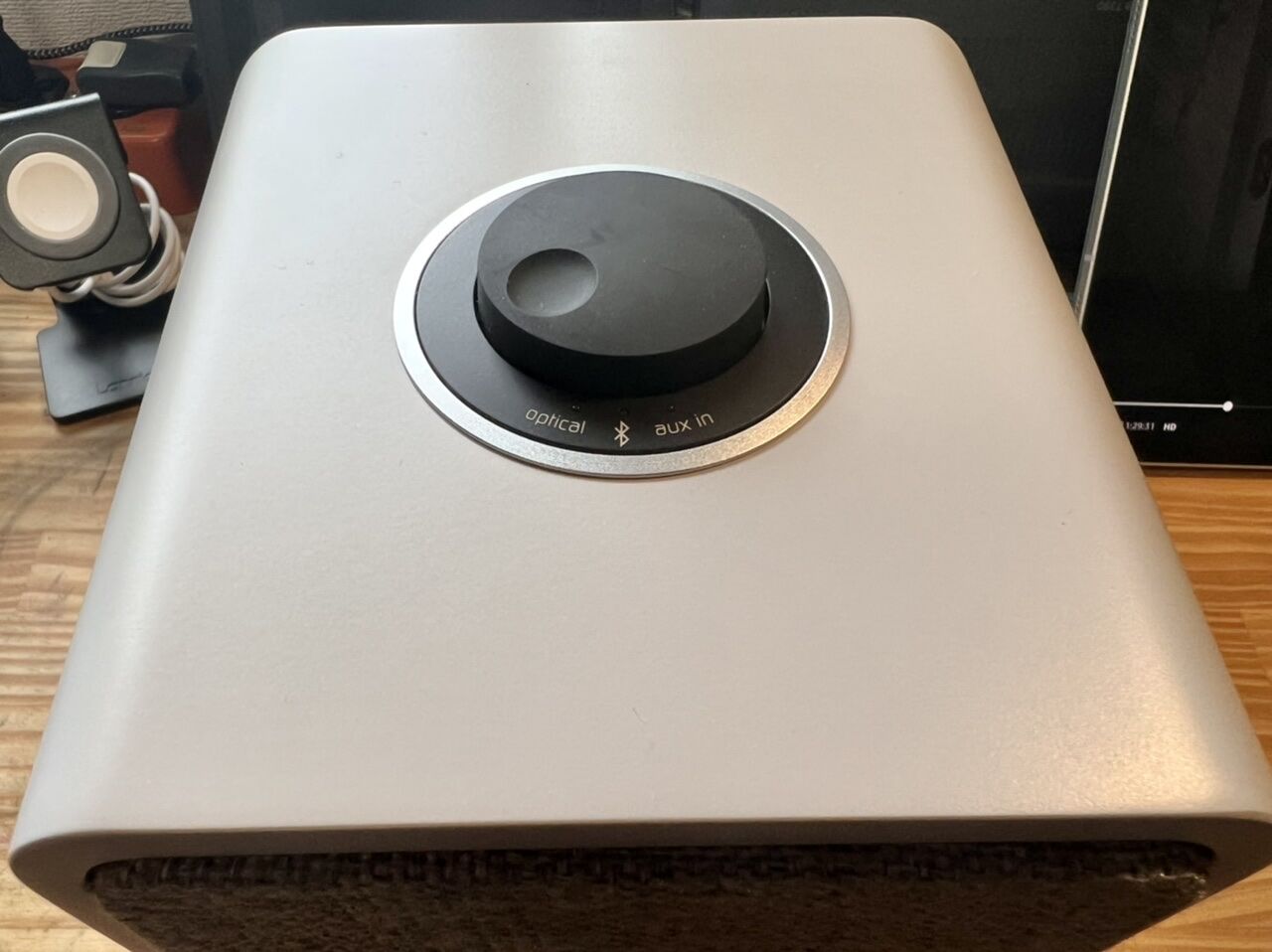 海外で7年連続ナンバー1！小型／高音質デスクトップスピーカー