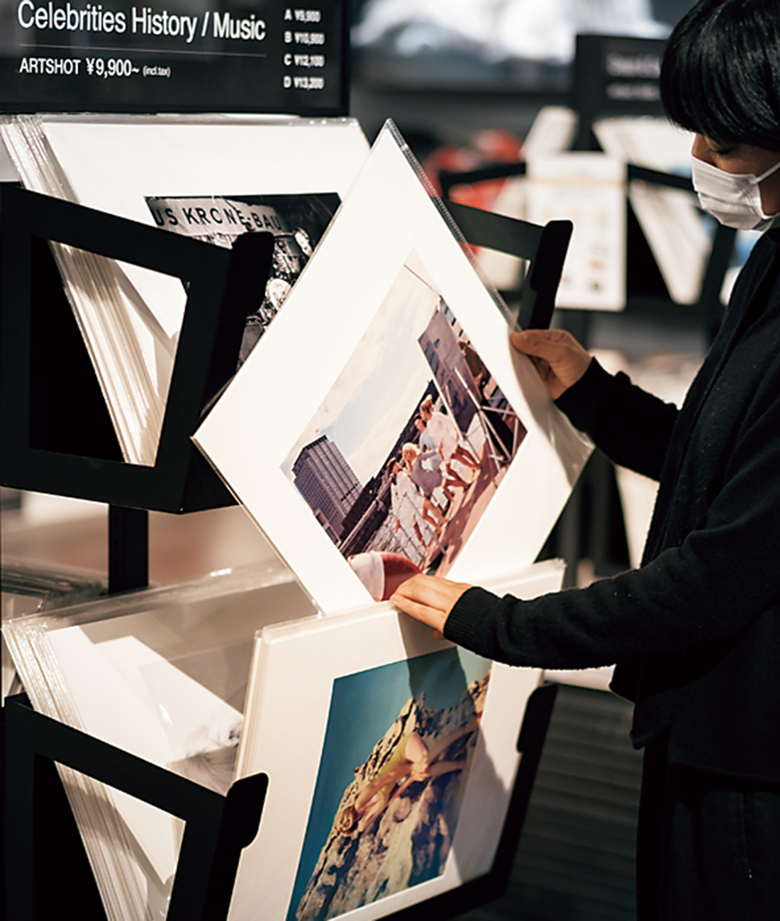 まるでレコードショップ!? 掘りだしもののアートフォトが見つかる