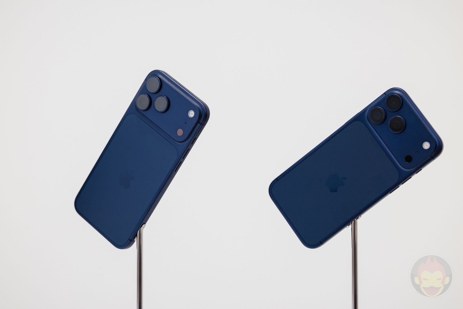 iPhone 17 Pro実機写真で見るカラバリ。エレガントさは失われたのか