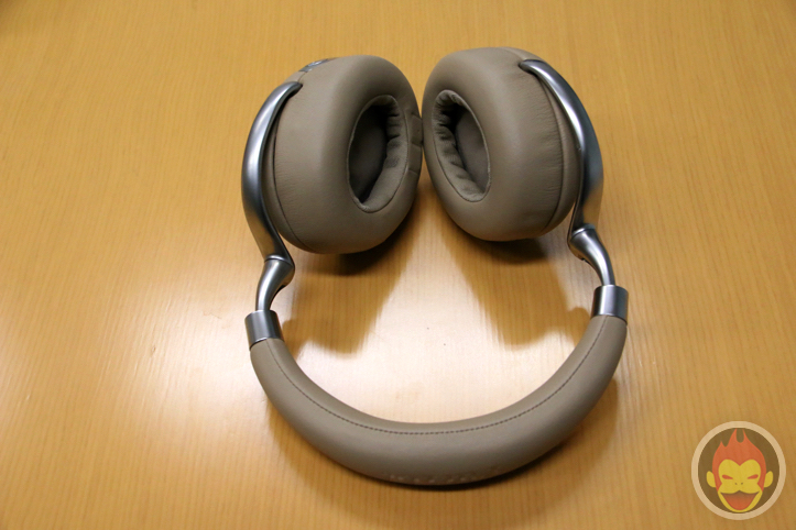 レビュー】世界最先端のBluetoothヘッドホン「Parrot Zik 2.0」の外観