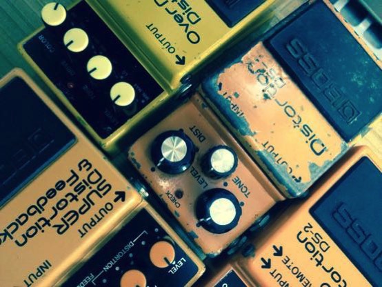 カート コバーンと時代を切り開いたエフェクター BOSSの