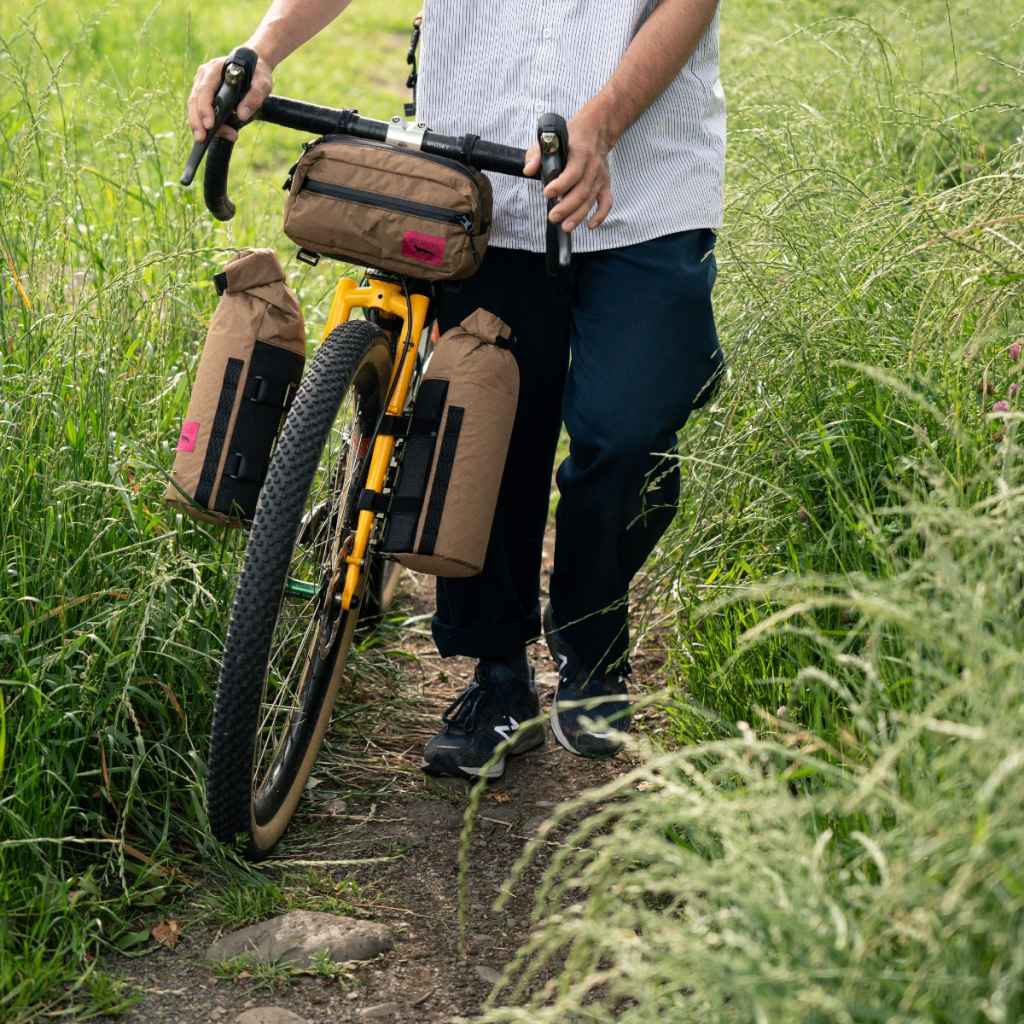 SWIFT INDUSTRIES* kestrel handlebar bag (ecopak/black) - BLUE LUG