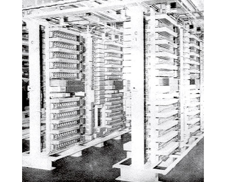 H形交換機（ステップバイステップ自動交換機）（1926年）｜富士通