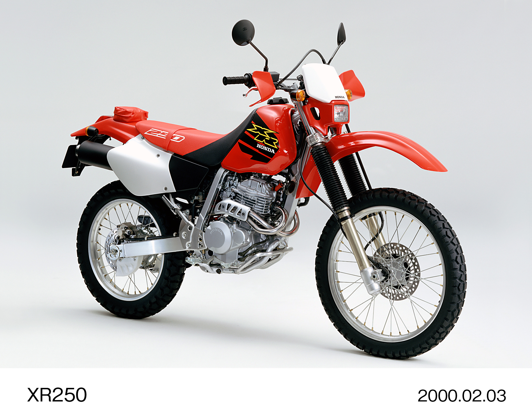 舗装路から未舗装路まで軽快で優れた走破性を発揮する本格的ランド