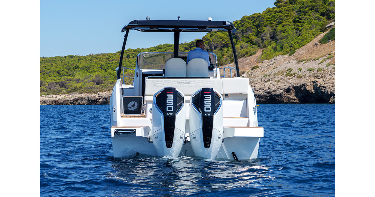 大型船外機4機種に新たなカラーを追加し、オランダ「HISWA 水上ボート