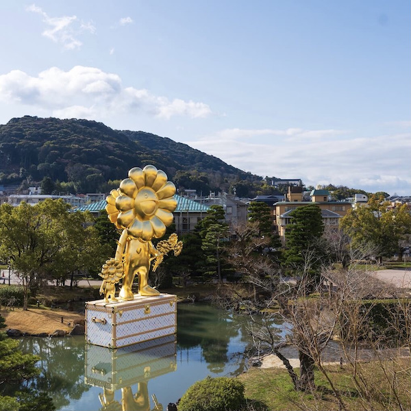 ルイ・ヴィトン、村上隆とのコラボによる巨大な彫刻作品《お花の親子