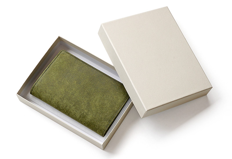 パスポートカバーはおしゃれな本革プエブロレザーがおすすめ。