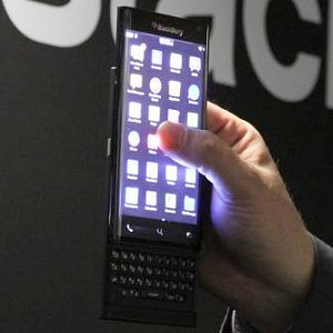 BlackBerry (ブラックベリー)、格納可能なスライド式の物理キーボード