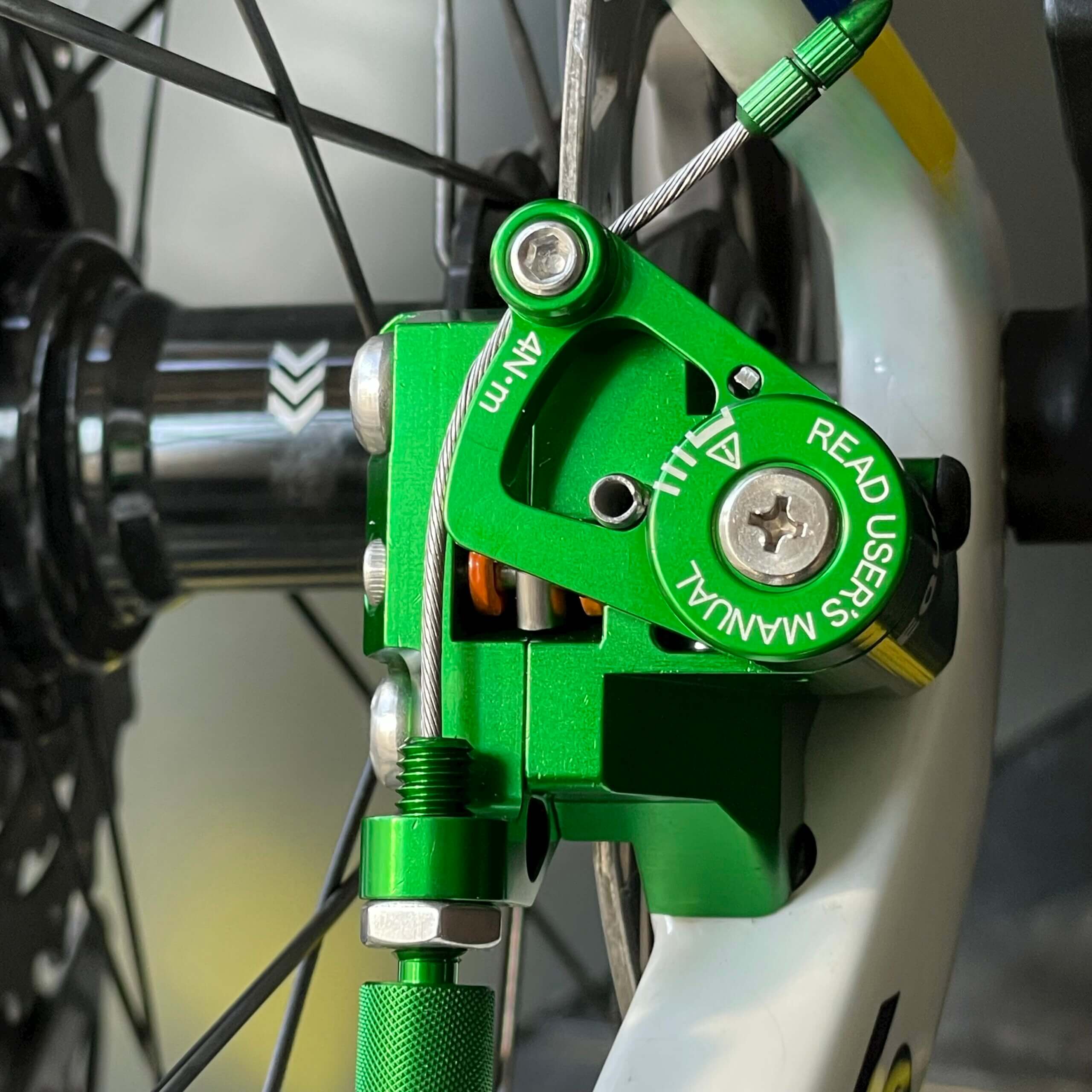 新色】「EQUAL 機械式ディスクブレーキキャリパー（フラットマウント