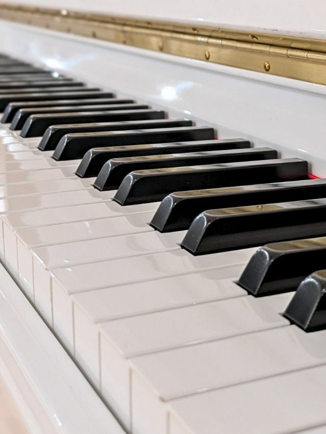 YAMAHA（ヤマハ） MC10A 中古ピアノ シンプルなホワイトピアノ | 中古