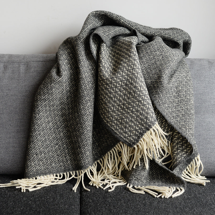 シ・コラサォン ウールブランケット Flower Dark Gray | 北欧家具 北欧