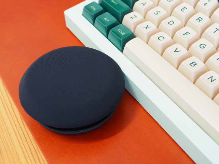 HOVER レビュー】柔軟なタイピングを実現する磁気浮上式パームレスト