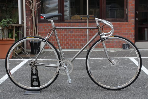 痺れるカッコよさ、シンプルにロードバイクを組み上げるならスチール