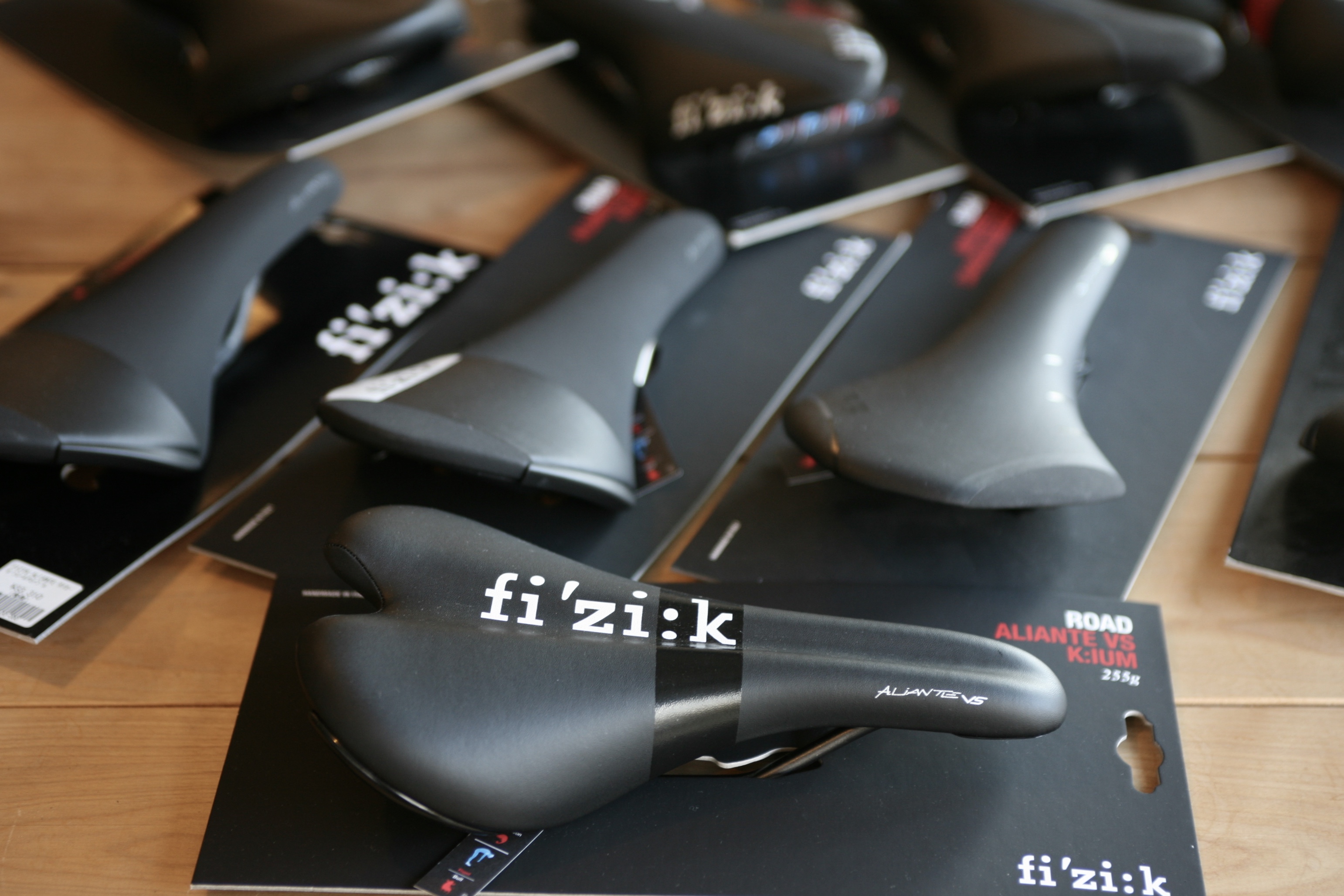 シクロクロス用に fi'zi:k(フィジーク)のサドルを使ってます。 | 広島