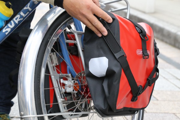 豪雨や嵐、あらゆる水分から荷物を守るオルトリーブの完全防水パニア