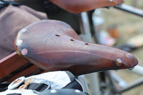 ブルックスのレザーサドル、グリップが全色入荷しました。 | 広島の