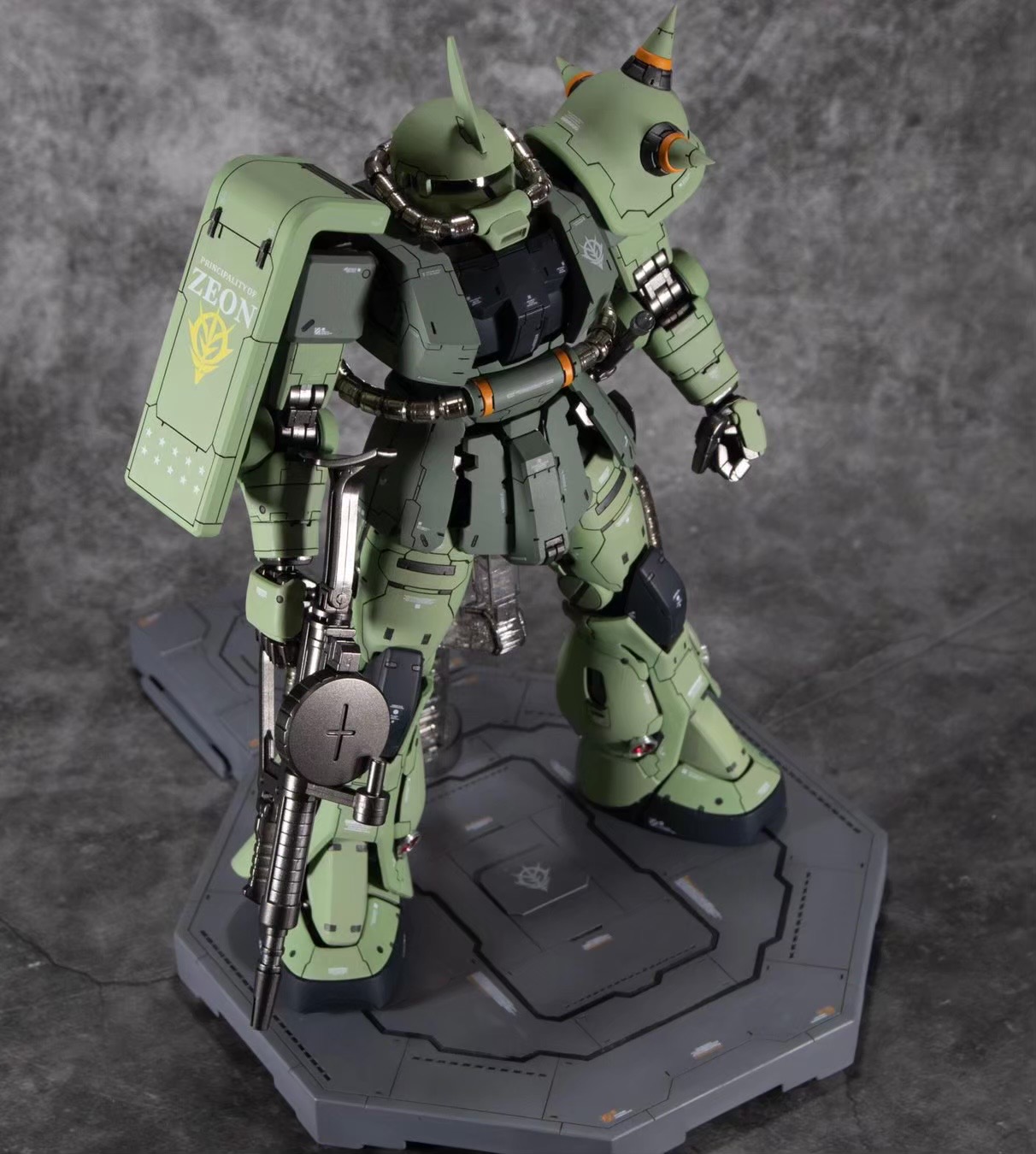 MG 1/100 シャア専用ザク Ver2.0 MS-06S 改修 塗装済完成品｜TGundam