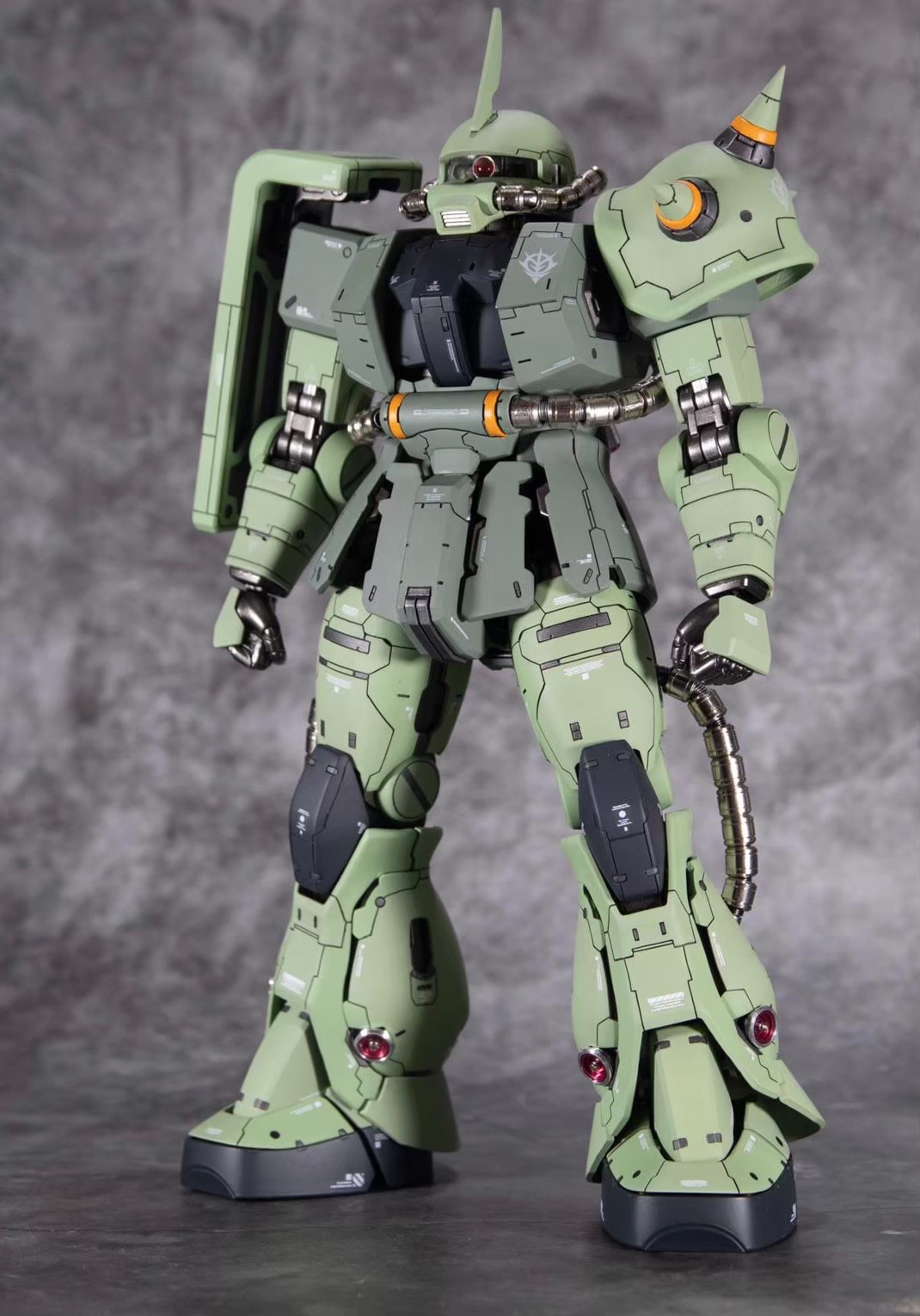 MG 1/100 シャア専用ザク Ver2.0 MS-06S 改修 塗装済完成品｜TGundam