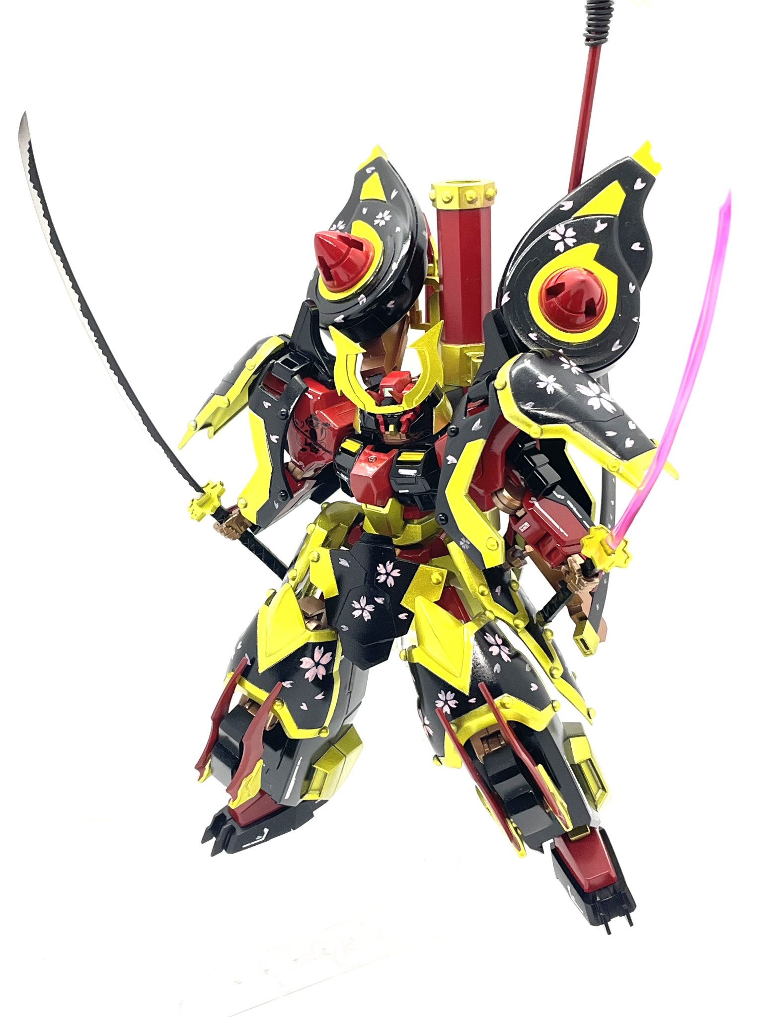 勢羅毘威頑駄無桜花｜睦月カズヤさんのガンプラ作品｜GUNSTA（ガンスタ）