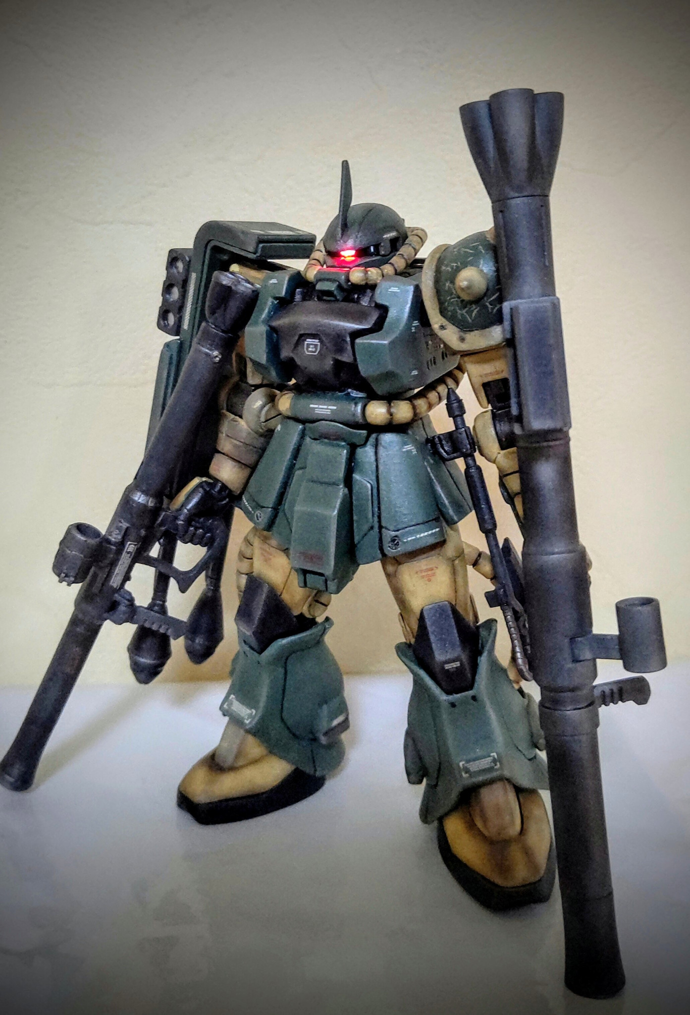ザクⅡ トーマス・クルツ専用機｜akiさんのガンプラ作品｜GUNSTA